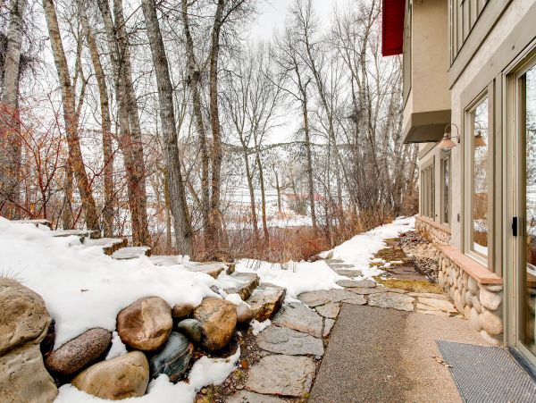 Luxury Four Bedroom Vacation Home in Eagle River 8 Guests