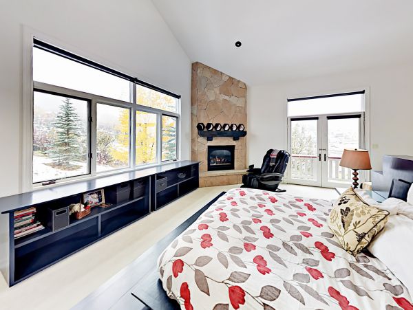 Avon Four Bedroom Mountain View Vacation Home Sleeps 10
