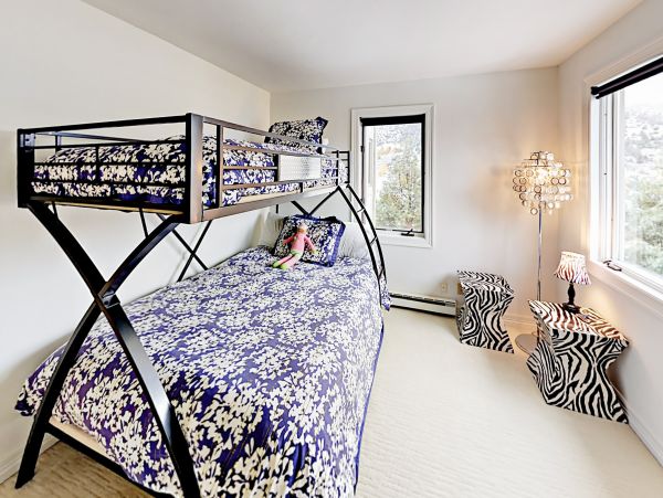 Avon Four Bedroom Mountain View Vacation Home Sleeps 10