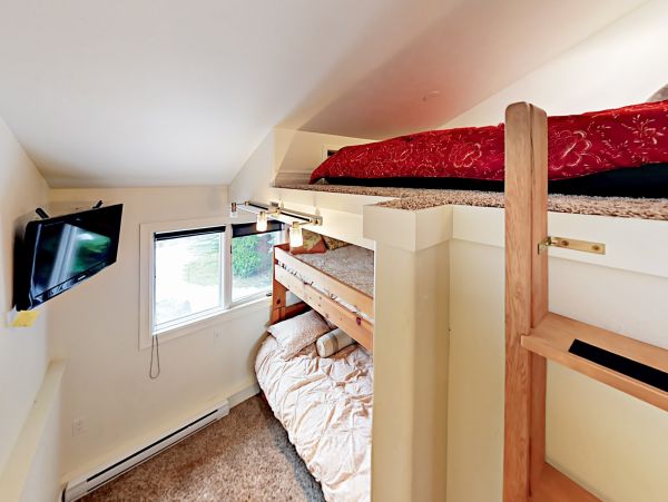 Avon Four Bedroom Mountain View Vacation Home Sleeps 10