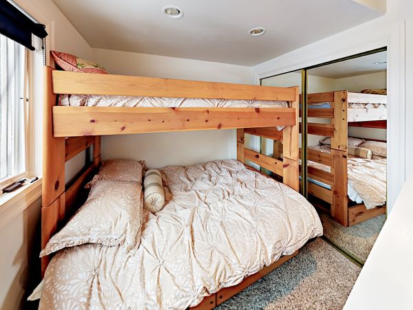 Avon Four Bedroom Mountain View Vacation Home Sleeps 10