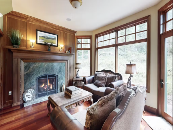 Keystone Six Bedroom Luxury Vacation Home Perfect Getaway 6,000 Sq Ft. NEW ARRIVAL!