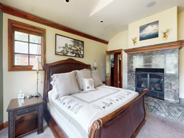 Keystone Six Bedroom Luxury Vacation Home Perfect Getaway 6,000 Sq Ft. NEW ARRIVAL!