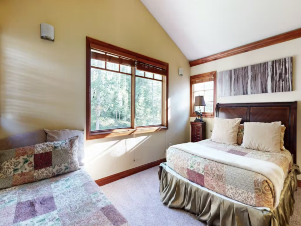 Keystone Six Bedroom Luxury Vacation Home Perfect Getaway 6,000 Sq Ft. NEW ARRIVAL!