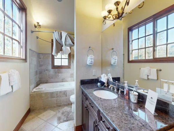 Keystone Six Bedroom Luxury Vacation Home Perfect Getaway 6,000 Sq Ft. NEW ARRIVAL!