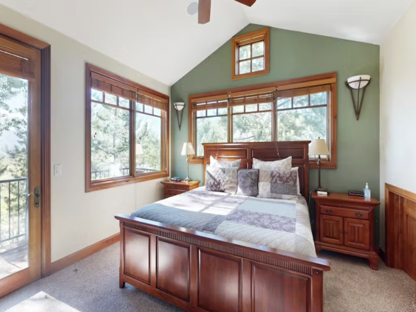 Keystone Six Bedroom Luxury Vacation Home Perfect Getaway 6,000 Sq Ft. NEW ARRIVAL!