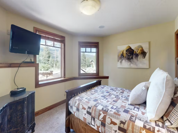 Keystone Six Bedroom Luxury Vacation Home Perfect Getaway 6,000 Sq Ft. NEW ARRIVAL!