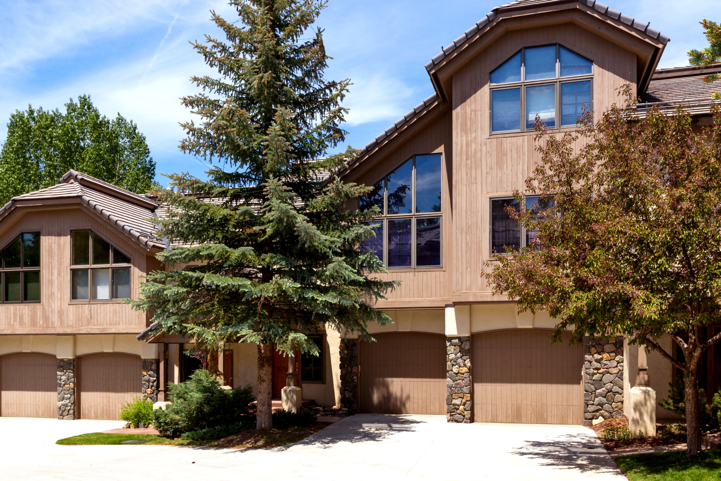 Ski-in/Ski-Out Four Bedroom Slope-side! Ski-in/Ski-Out Four Bedroom Slope-side!