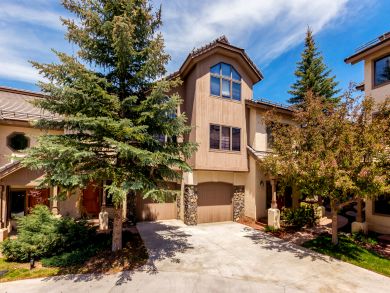 Ski-in/Ski-Out Four Bedroom Slope-side! Ski-in/Ski-Out Four Bedroom Slope-side!