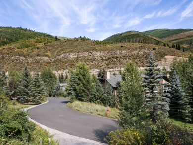 Mountain Studio in Vail with Shared Hot Tub Sleeps 4 Guests