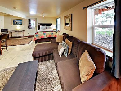 Mountain Studio in Vail with Shared Hot Tub Sleeps 4 Guests