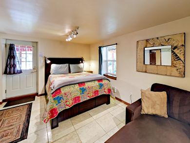 Mountain Studio in Vail with Shared Hot Tub Sleeps 4 Guests