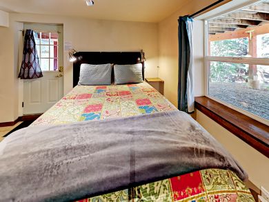 Mountain Studio in Vail with Shared Hot Tub Sleeps 4 Guests