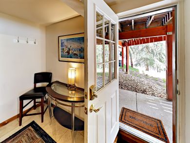 Mountain Studio in Vail with Shared Hot Tub Sleeps 4 Guests