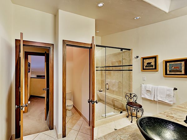 Sandstone Townhome with Private Hot tub and on Shuttle