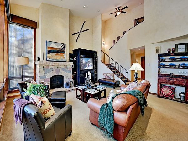 Sandstone Townhome with Private Hot tub and on Shuttle