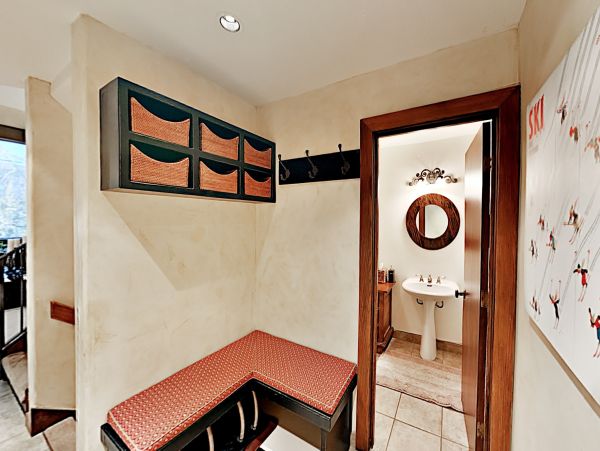 Sandstone Townhome with Private Hot tub and on Shuttle