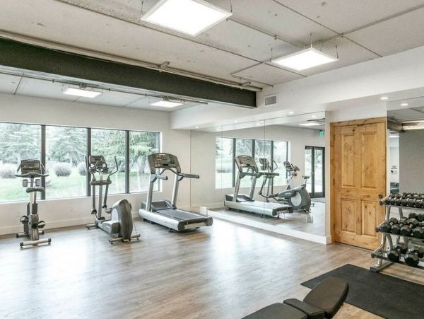 Sandstone Townhome with Private Hot tub and on Shuttle