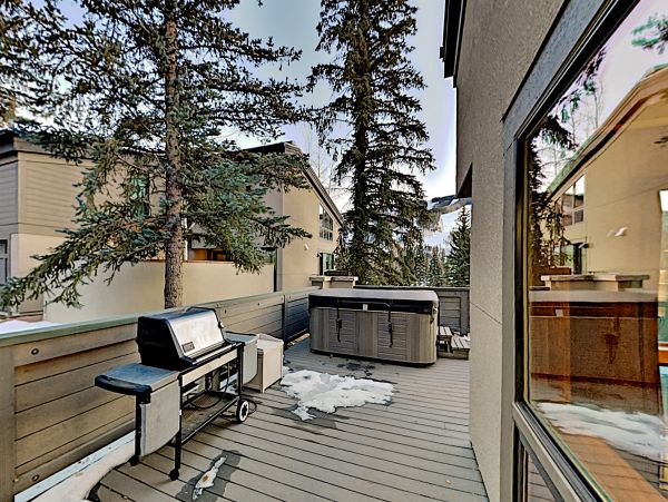 Sandstone Townhome with Private Hot tub and on Shuttle