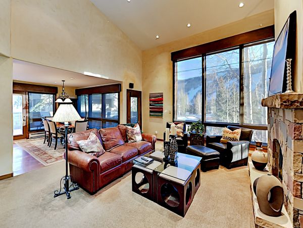 Sandstone Townhome with Private Hot tub and on Shuttle