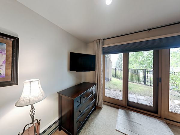 Sandstone Townhome with Private Hot tub and on Shuttle