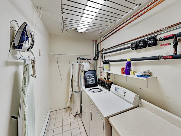Sandstone Townhome with Private Hot tub and on Shuttle