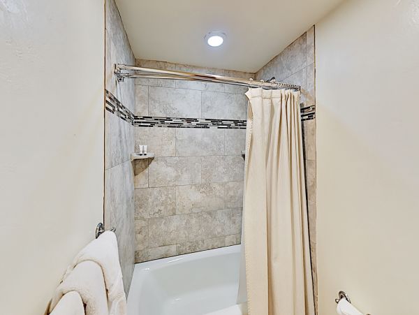 Sandstone Townhome with Private Hot tub and on Shuttle