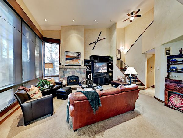 Sandstone Townhome with Private Hot tub and on Shuttle