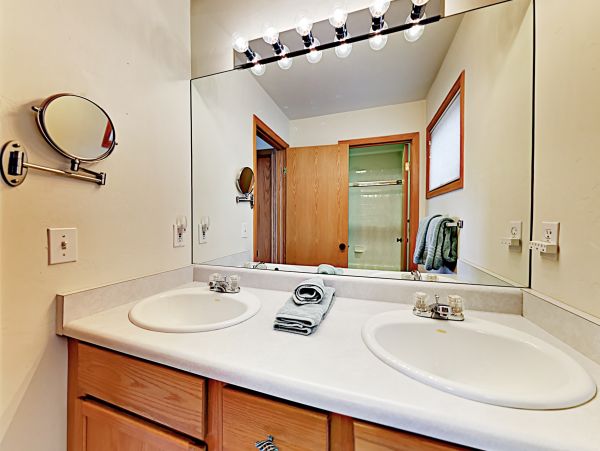 Townhome near Nottingham Lake