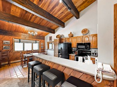 Steamboat Springs 4 Bedroom Ski Condo Sleeps 14 Walk to Lift