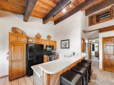 Steamboat Springs 4 Bedroom Ski Condo Sleeps 14 Walk to Lift