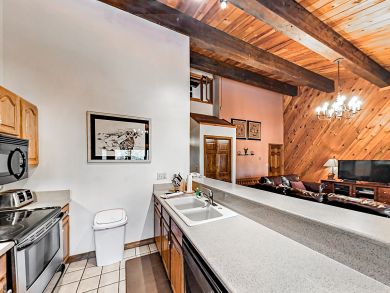 Steamboat Springs 4 Bedroom Ski Condo Sleeps 14 Walk to Lift