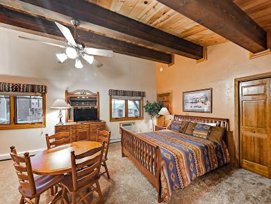Steamboat Springs 4 Bedroom Ski Condo Sleeps 14 Walk to Lift
