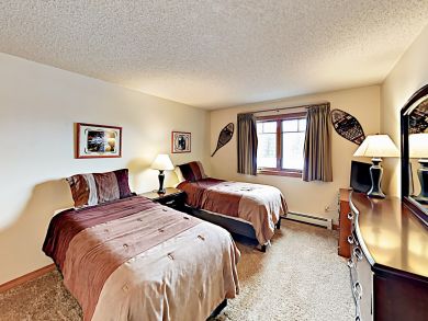 Steamboat Springs 4 Bedroom Ski Condo Sleeps 14 Walk to Lift
