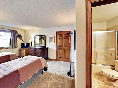 Steamboat Springs 4 Bedroom Ski Condo Sleeps 14 Walk to Lift
