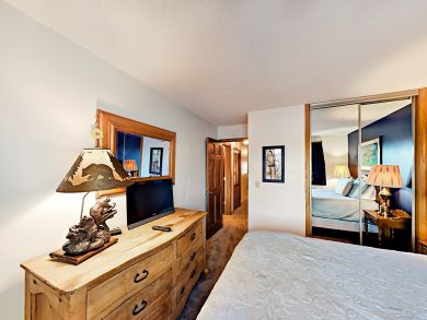 Steamboat Springs 4 Bedroom Ski Condo Sleeps 14 Walk to Lift
