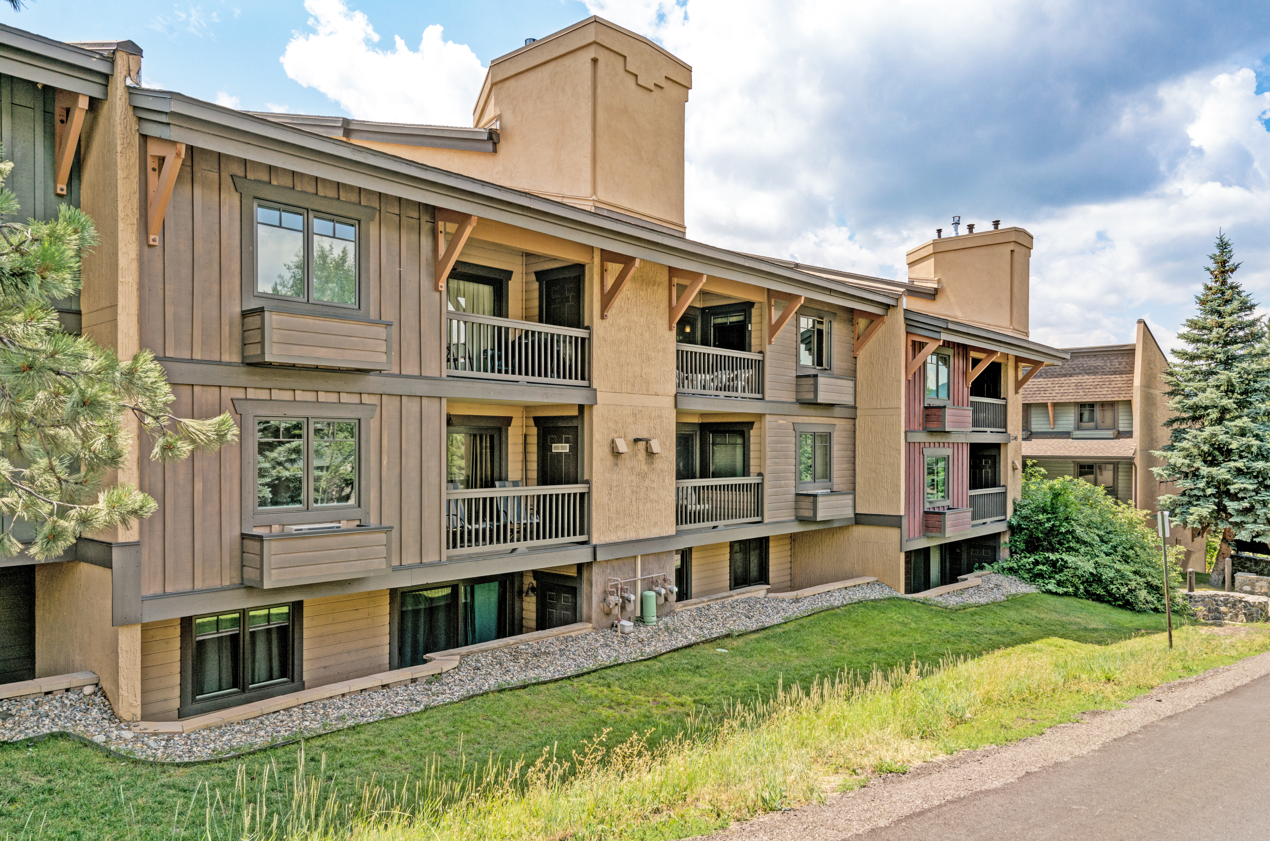 Steamboat Springs 4 Bedroom Ski Condo Sleeps 14 Walk to Lift
