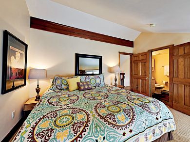 Beautiful Vail 3 Bedroom Vacation Townhouse Sleeps 8 Guests