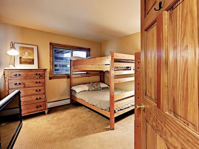 Beautiful Vail 3 Bedroom Vacation Townhouse Sleeps 8 Guests