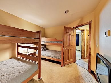 Beautiful Vail 3 Bedroom Vacation Townhouse Sleeps 8 Guests