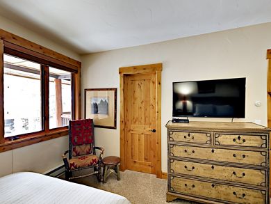 Steamboat Ski-in/Ski-out with Pool and Hot Tub Steamboat Ski-in/Ski-out with Pool and Hot Tub