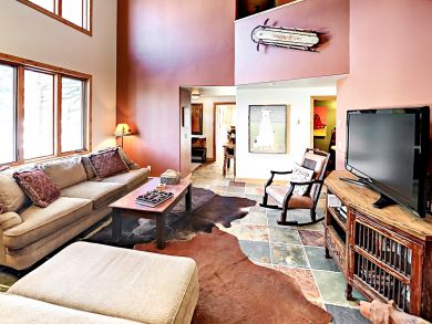 Spacious Five Bedroom - Short Walk to Main Street