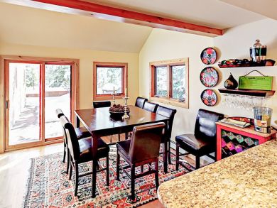 Spacious Five Bedroom - Short Walk to Main Street