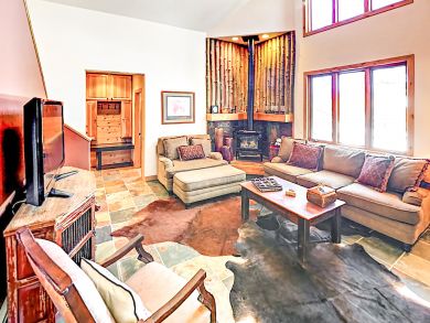 Spacious Five Bedroom - Short Walk to Main Street