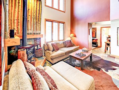 Spacious Five Bedroom - Short Walk to Main Street