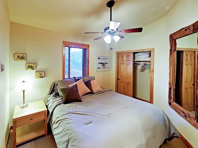 Spacious Five Bedroom - Short Walk to Main Street