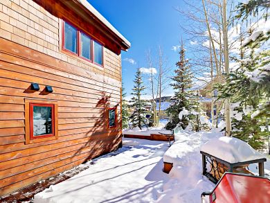 Spacious Five Bedroom - Short Walk to Main Street