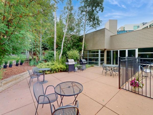 Luxurious 2BR/2BA Condo with Stunning Mountain Views