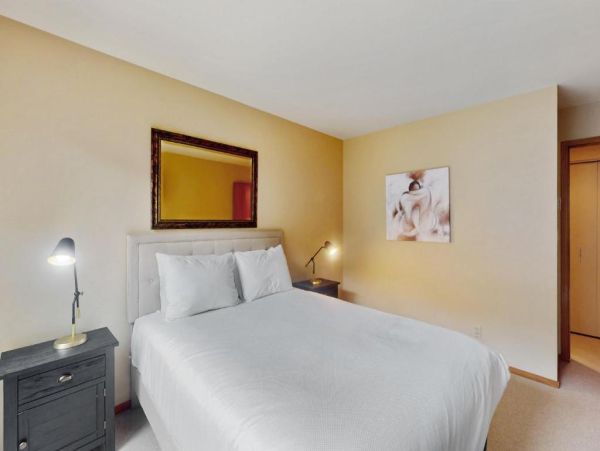 Luxurious 2BR/2BA Condo with Stunning Mountain Views