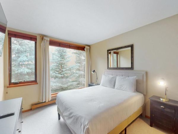Luxurious 2BR/2BA Condo with Stunning Mountain Views